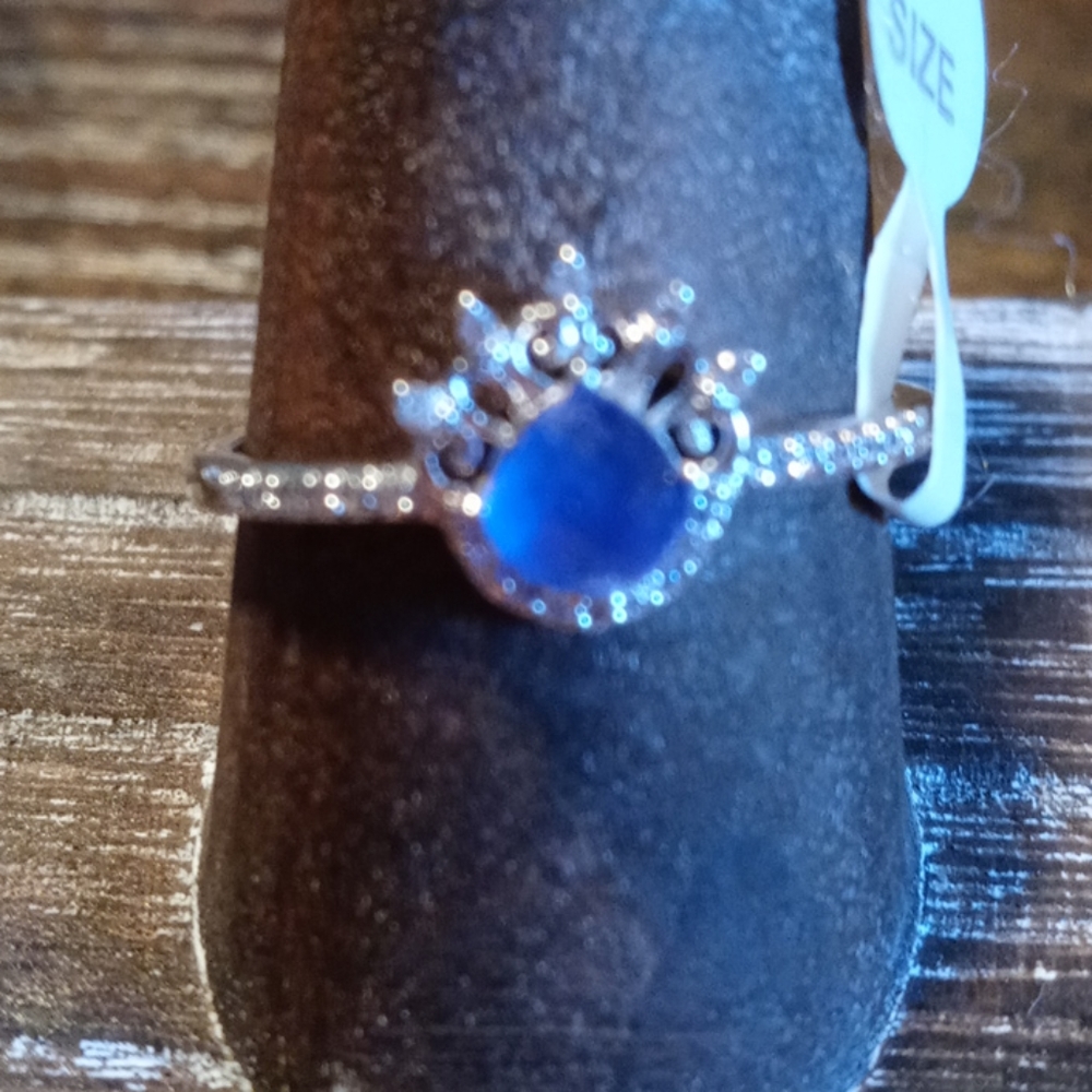 Woman's ring - Picture 2 of 2